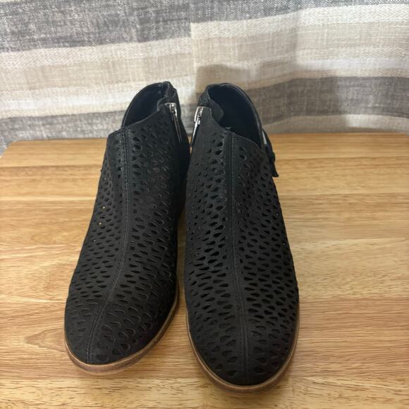 Vince Camuto Black Cut Out Ankle‎ Boots Size 5.5 - Picture 4 of 10